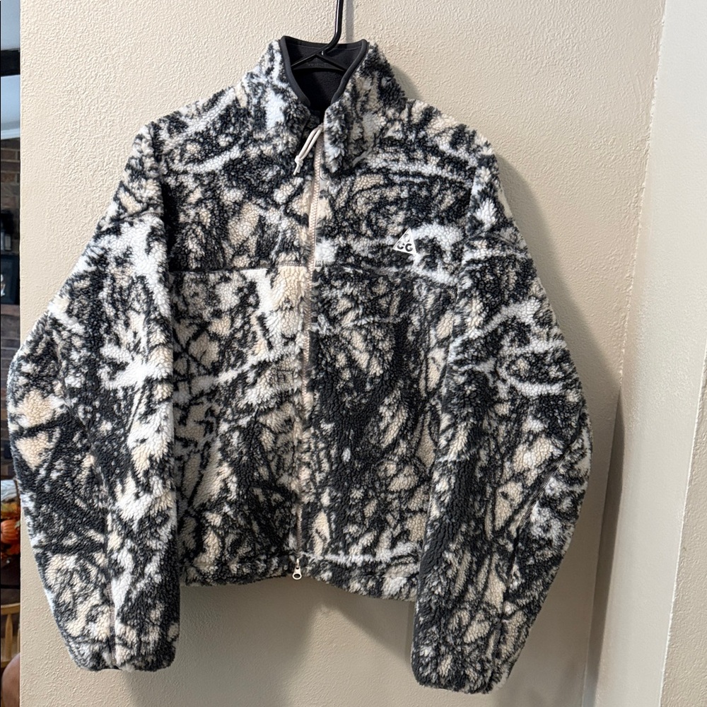 WOMENS OVERSIZED NIKE ACG THERMA FIT